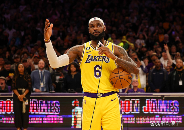 詹姆斯重返赛场，持续失利首场状态出色，G2观众沸腾！-九游官方网站